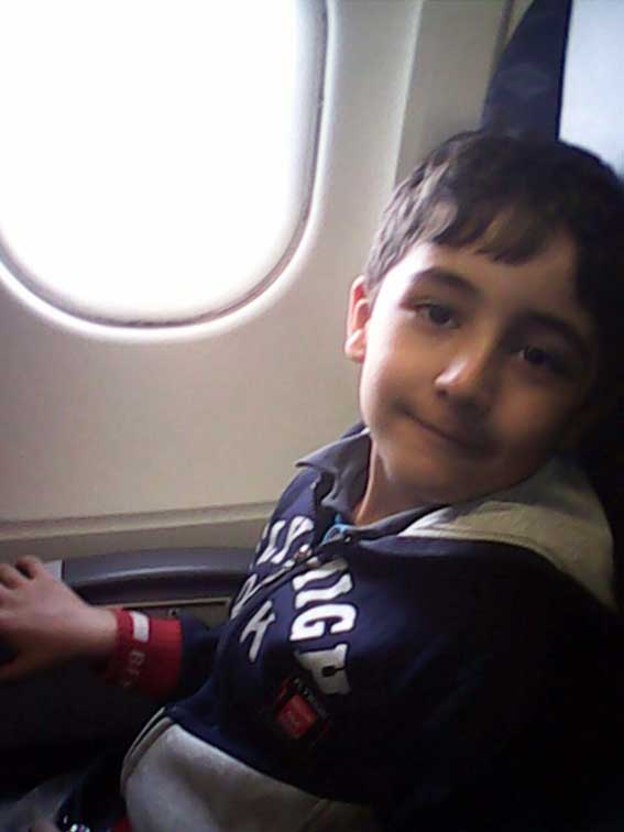 آقا محمد نیکوفر در هواپیما