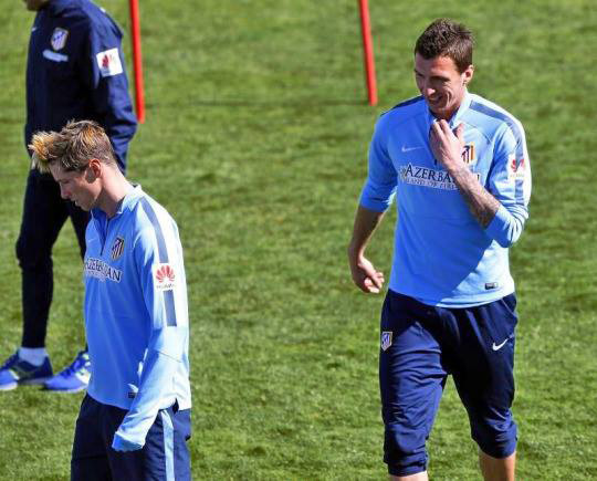 http://s6.picofile.com/file/8177417818/Fernando_Torres_Trainings_Before_Match_Against_Bayer_By_F9Tfasn_blogsky_com_10_.jpg