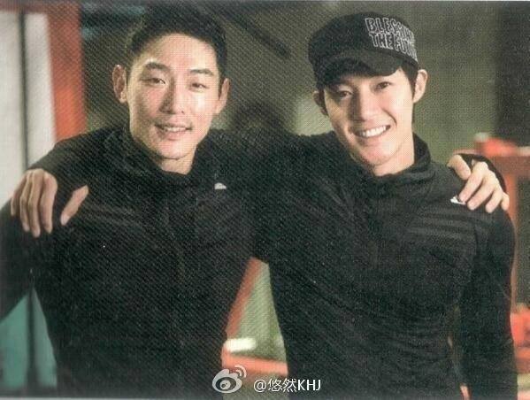 Kim Hyun Joong Pics in Backstage Of Their Programmers And His Freinds