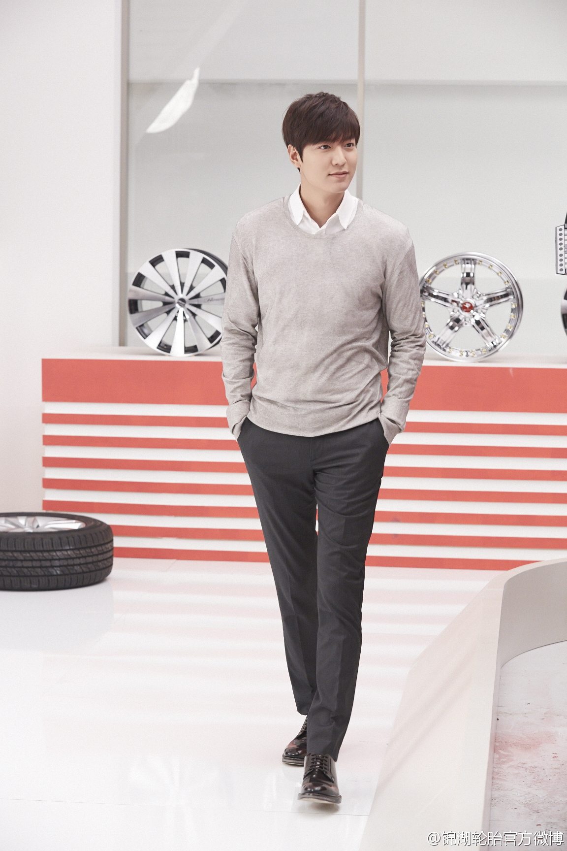 http://s6.picofile.com/file/8179101992/kumho09kd6mlpj20w01c0dya.jpg