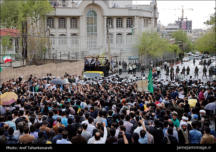 تجمع اعتراض مردم مقابل سفارت عربستان
