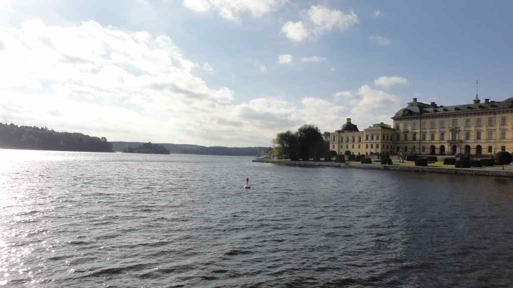 http://s6.picofile.com/file/8182601400/325.jpg