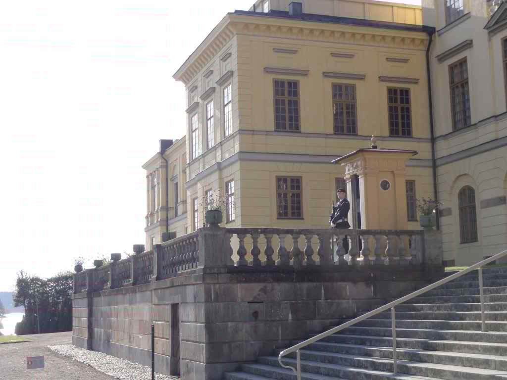 http://s6.picofile.com/file/8182602176/338.jpg