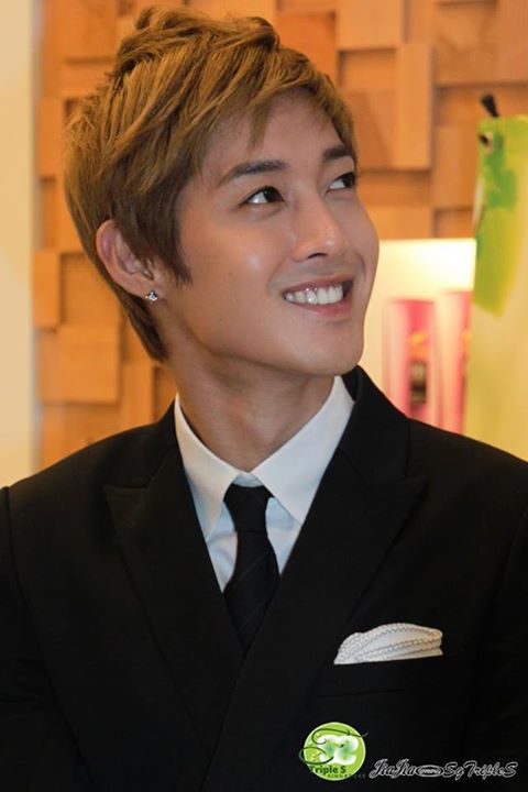 Kim Hyun Joong TFS Outlet in Malaysia 22.08.2011