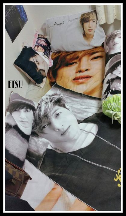 Sleeping With Hyun Joong Pillows and Blanket