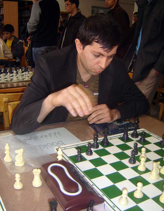 مهندس حبیب چمنی قاضی جهانی  قهرمان مسابقات شطرنج گوگان 