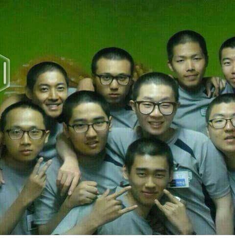 Kim Hyun Joong - New Photo With Co-Workers 15.06.04