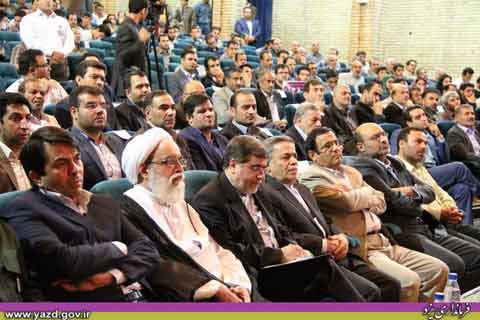 آیینه یزد - علی جنتی: رییس جمهور به شدت نسبت به تورم و گران کردن نان حساسیت دارد
