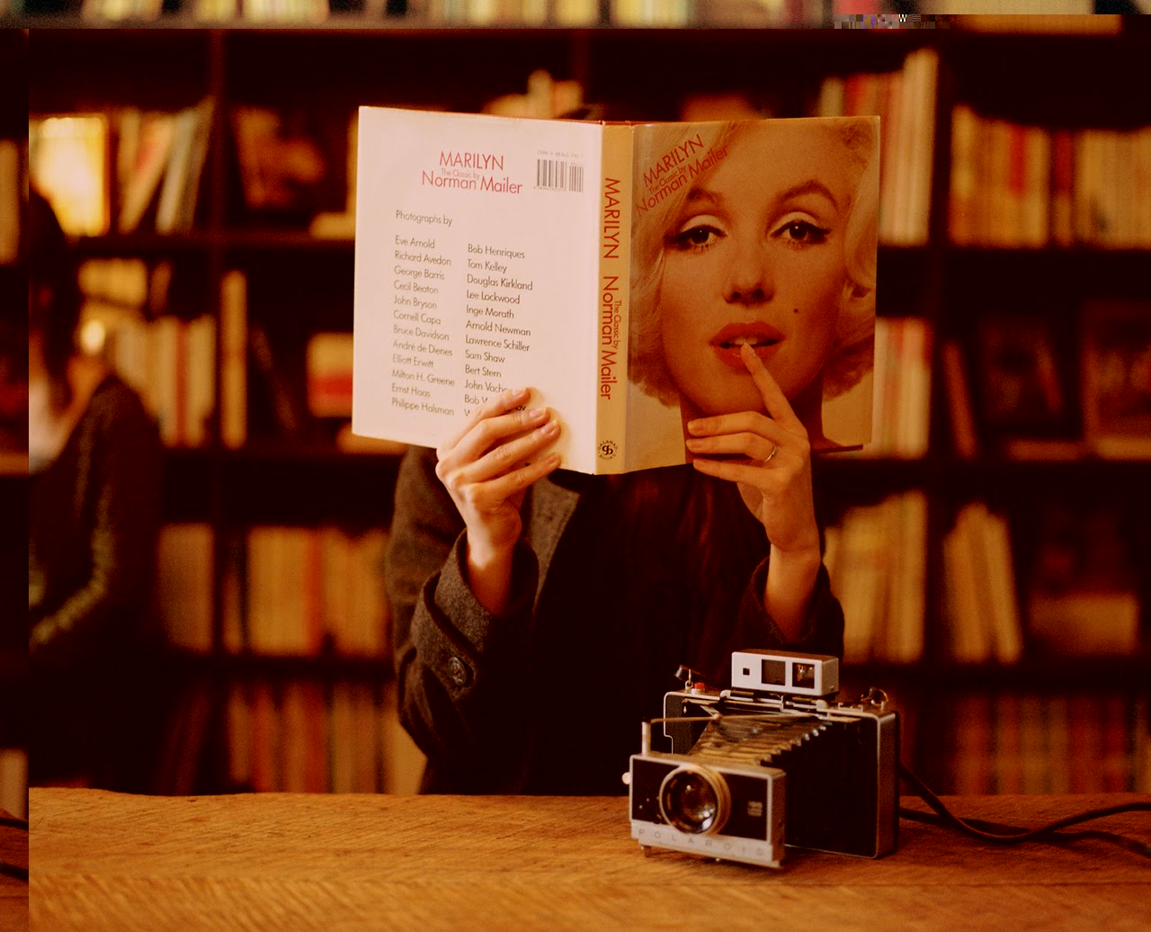 http://s6.picofile.com/file/8196756192/BookFace2.jpg