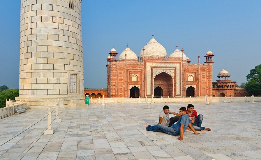 http://s6.picofile.com/file/8196936200/Tourists_At_Taj_Mahal_Agra.jpg