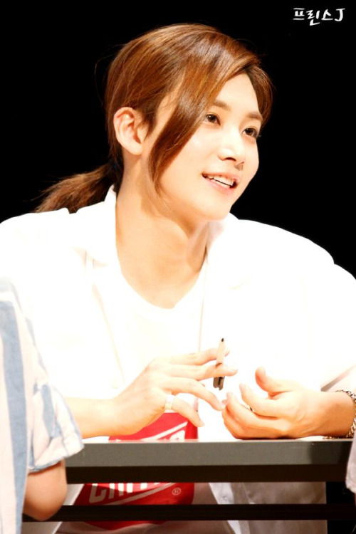 http://s6.picofile.com/file/8197168168/tumblr_nqtfzv7Bvz1t9n75fo1_500.jpg