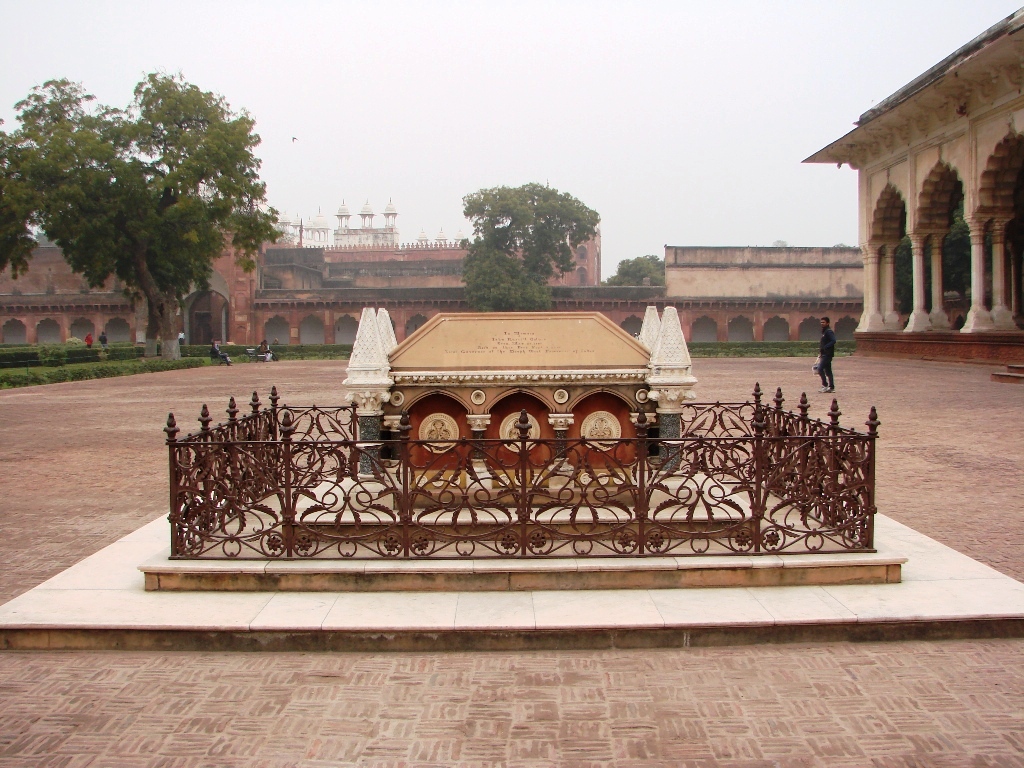 http://s6.picofile.com/file/8197388184/Tomb_of_John_Russell_Colvin_in_front_of_Diwan_i_Am_at_Agra_Fort.JPG