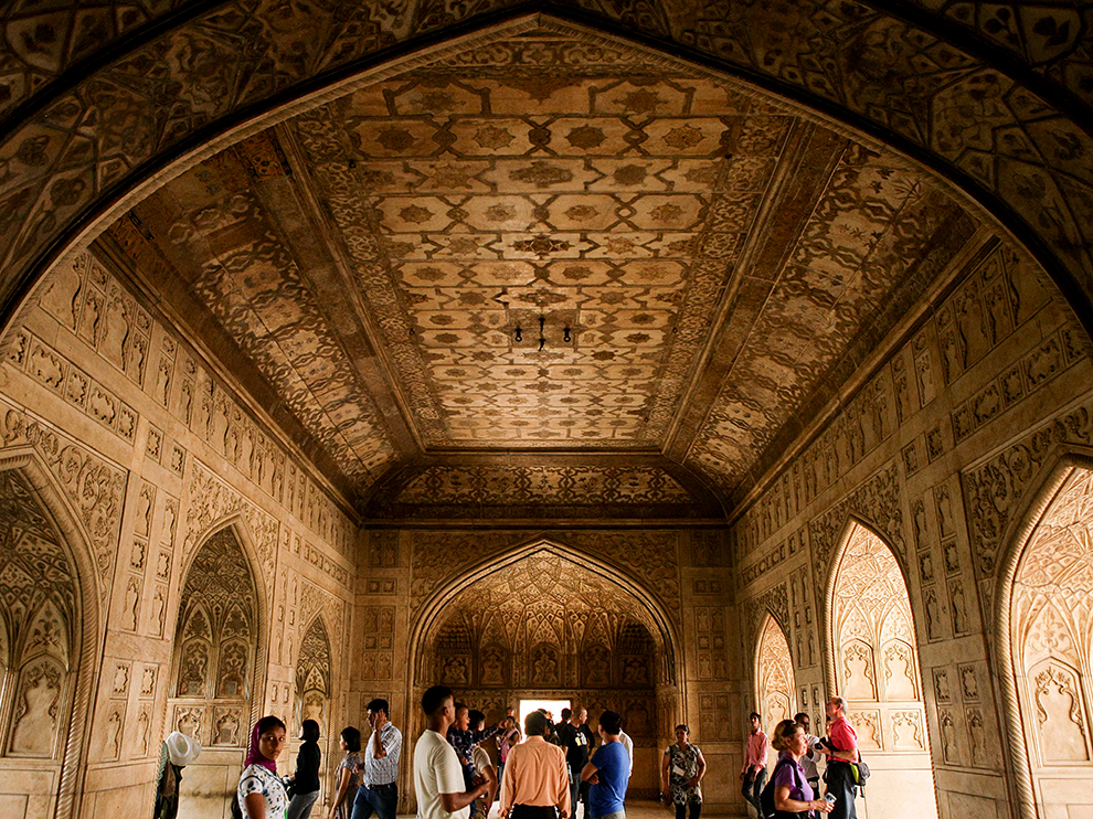http://s6.picofile.com/file/8197391534/red_fort_of_agra_india_89605_990x742.jpg