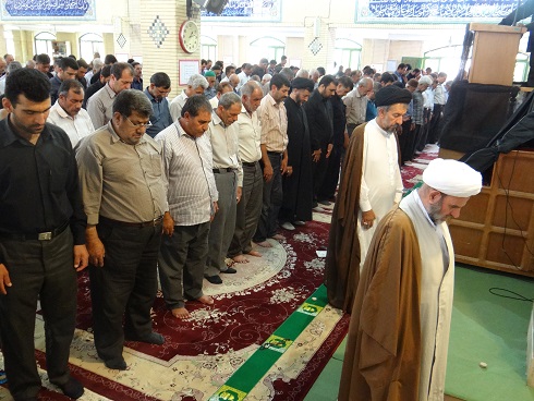 تجمع روزه داران درمصلای نماز جمعه