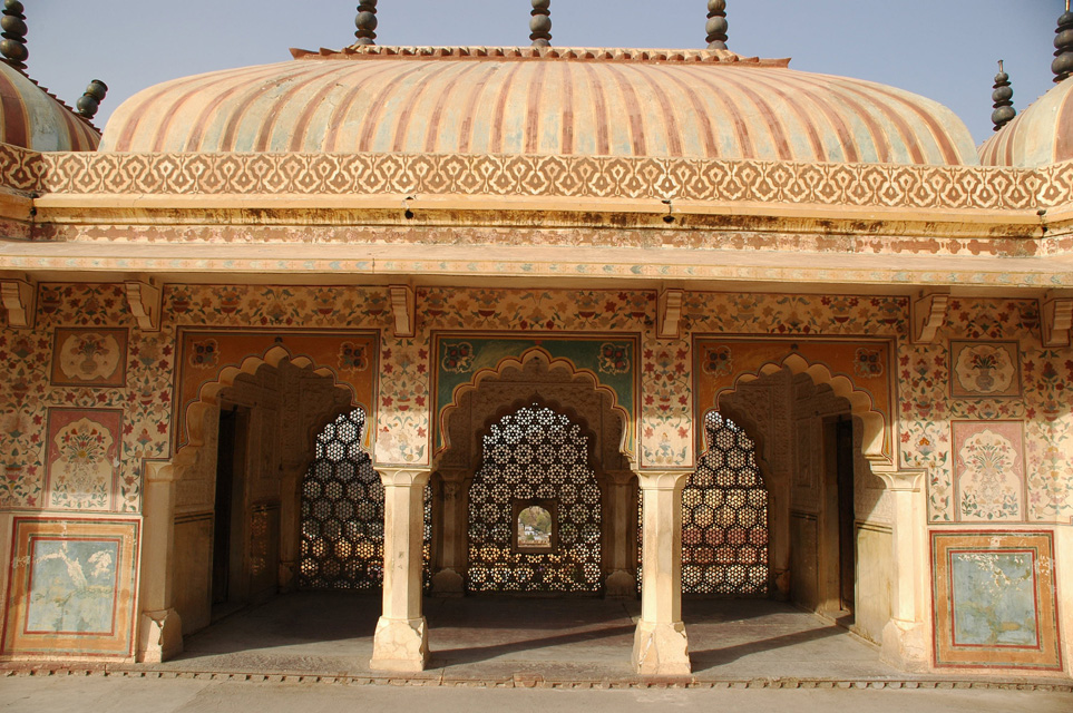 http://s6.picofile.com/file/8199643500/JAI_Jaipur_Amber_Fort_Palace_shielded_windows_of_the_zenana_womens_apartments_in_the_fourth_courtyard_3008x2000.jpg