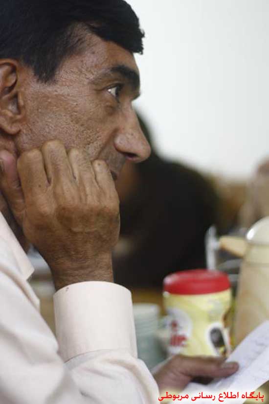 http://s6.picofile.com/file/8201163792/NESHASTE_EIDANEH_10_.jpg