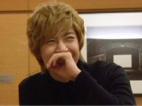 Hyun Joong Burst out Laughing with Hand in Mouth Habit