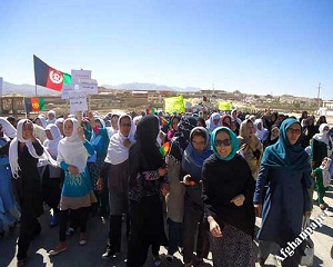 صدها نفر از مردم دایکندی در کابل دست به تظاهرات زدند و گفتند ما ما والی تحمیلی نمی خواهیم