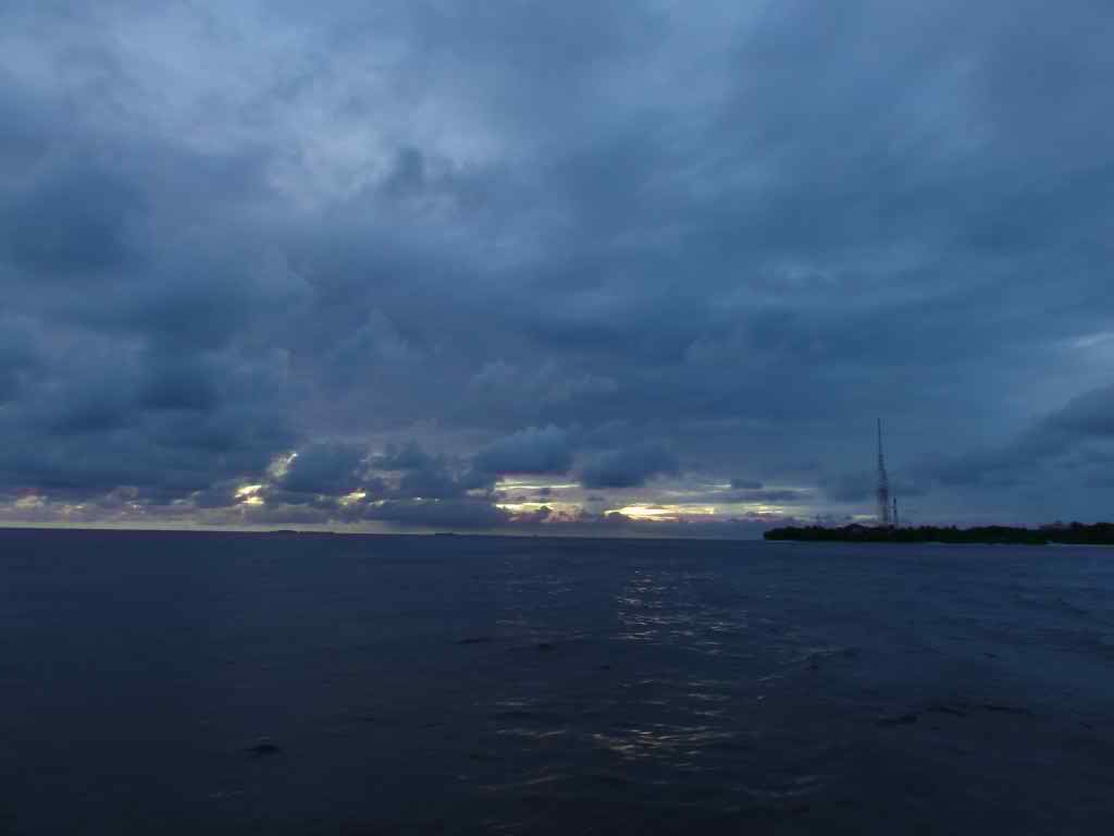 http://s6.picofile.com/file/8203072250/053.jpg