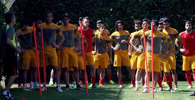 http://s6.picofile.com/file/8203467350/persepolis_players_45473.jpg