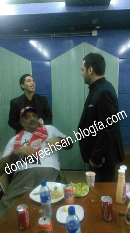 http://s6.picofile.com/file/8203874000/pizap_com14384932242811.jpg