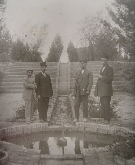 تصاویری قدیمی از حضور استاد کمال در باغ نشاط تقی آباد