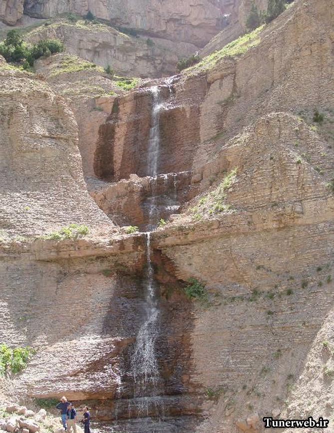 تصویری از آبشار زو سیاه در ارتفاعات شهرستان کلات نادر