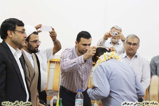 http://s6.picofile.com/file/8206649442/jalase_shorae_edari_bakhsh_25_mordad_94_6_.jpg