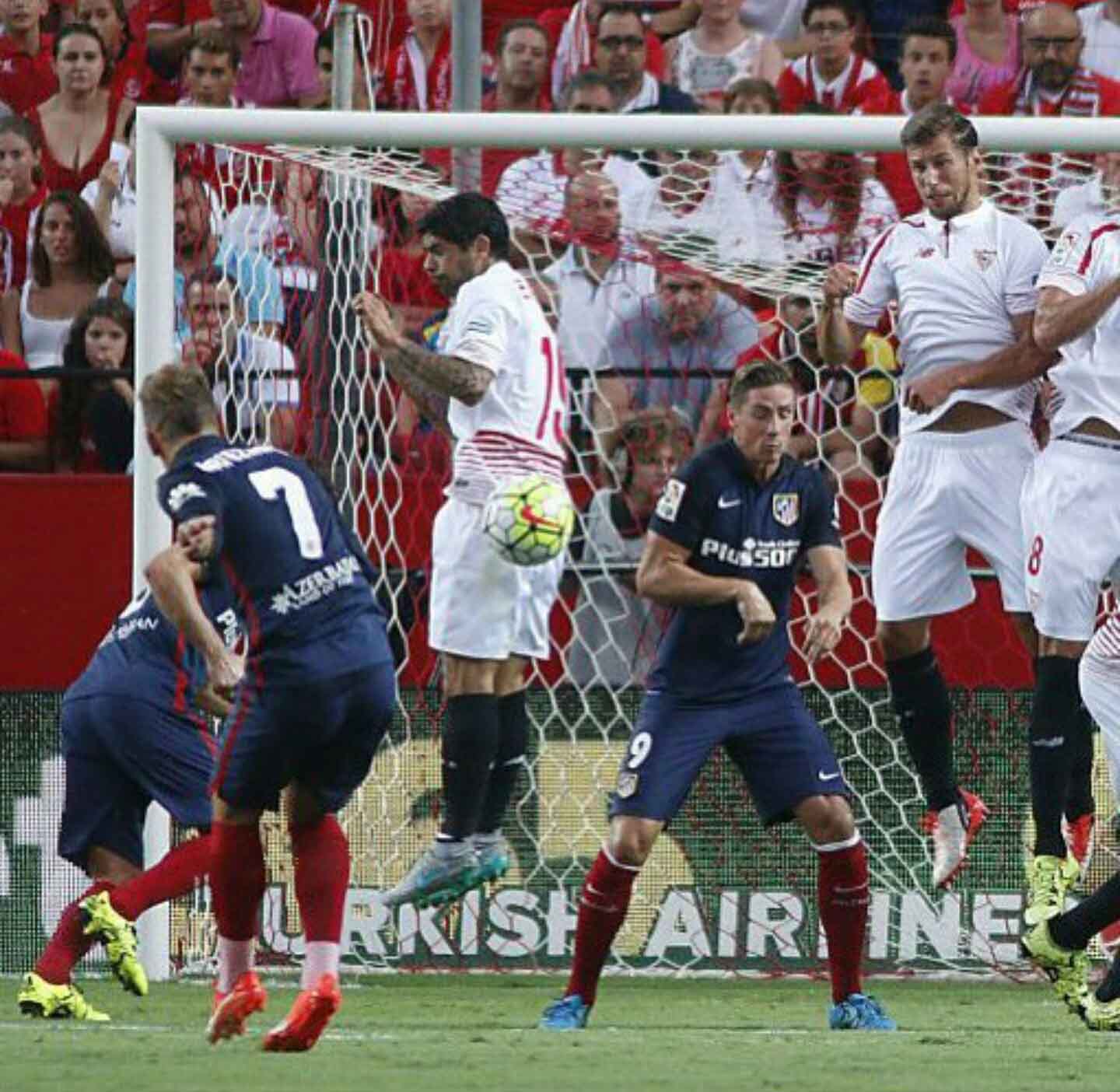 http://s6.picofile.com/file/8209439676/Fernando_Torres_vs_Sevilla_Pics_By_F9Tfans_blogsky_com_3_.jpg