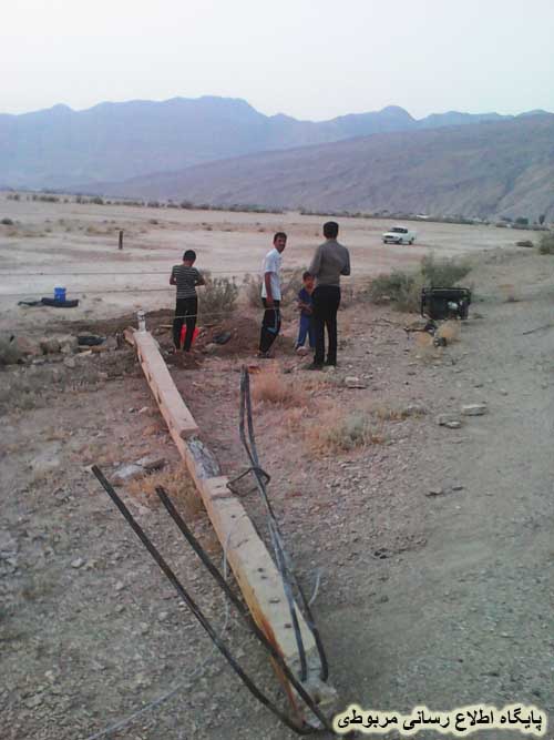 http://s6.picofile.com/file/8209545784/soqoote_tire_barq_dar_kahneh_1_.jpg