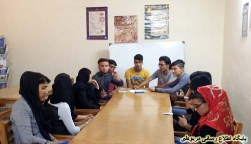 http://s6.picofile.com/file/8211358892/anjoman_filmsazan_Evaz.jpg