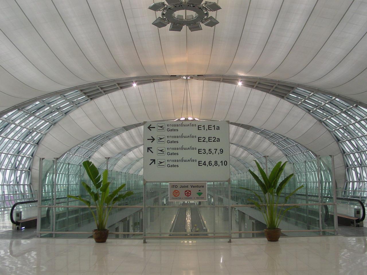 http://s6.picofile.com/file/8216426392/New_Bangkok_International_Airport.jpg