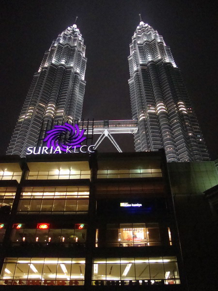 مالزی ، کوالالامپور (تور ایرانی، هتل، برج های پتروناس، مرکز خرید Suria) - اول اکتبر ۲۰۱۵