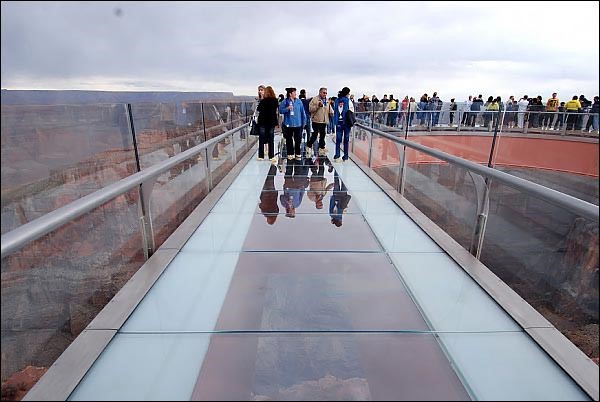 پل شیشه ای کنسولی در آمریکا