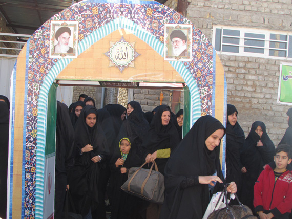 اعزام دانش‌آموزان دختر شهرستان گرمه به اردوی راهیان نور