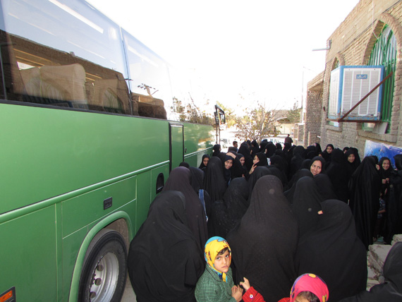 اعزام دانش‌آموزان دختر شهرستان گرمه به اردوی راهیان نور