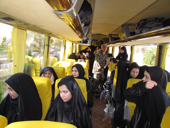 اعزام دانش‌آموزان دختر شهرستان گرمه به اردوی راهیان نور