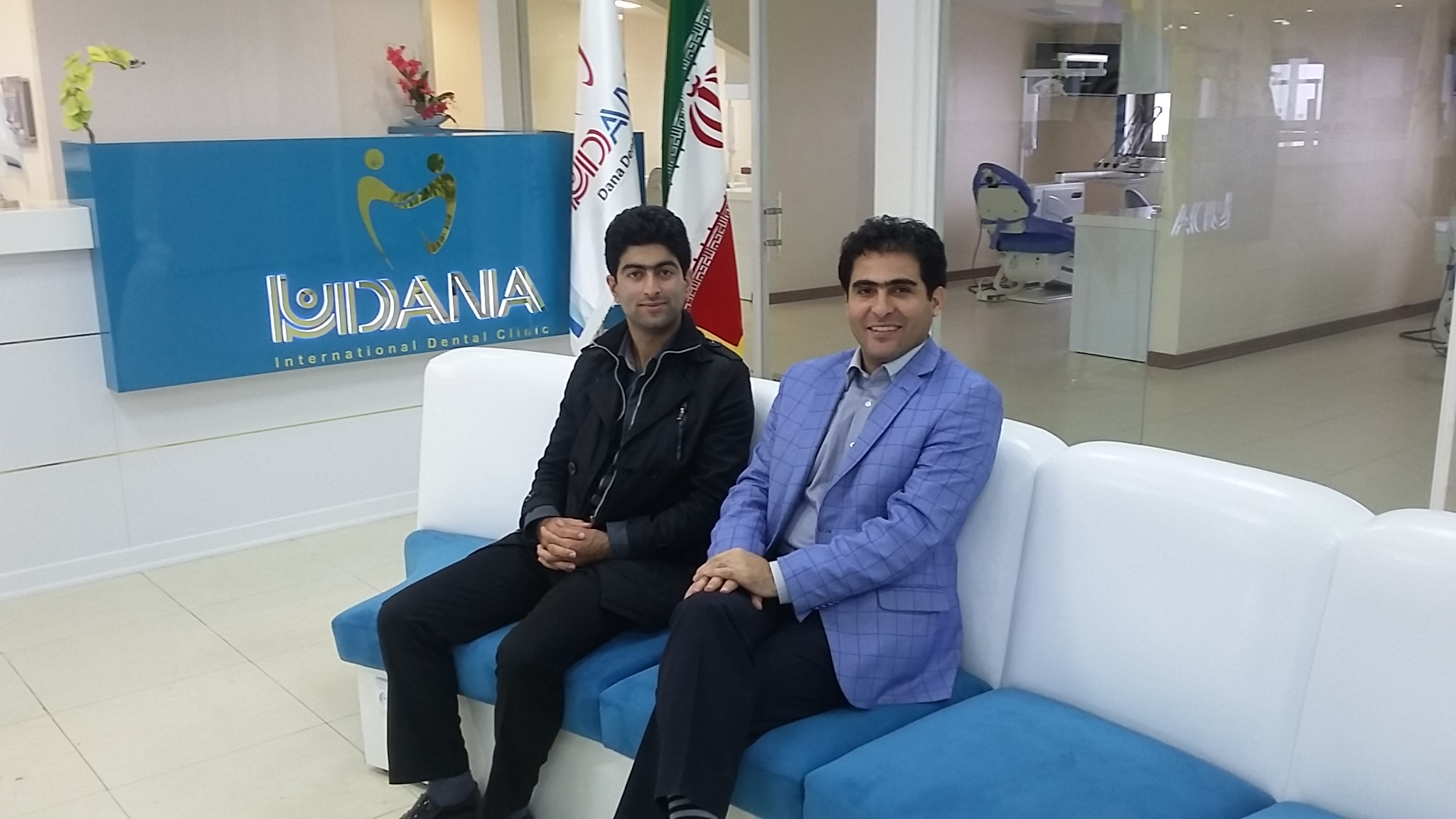 بازدید : 551 دیدار صمیمی با دکتر دانش تیموری در رشت