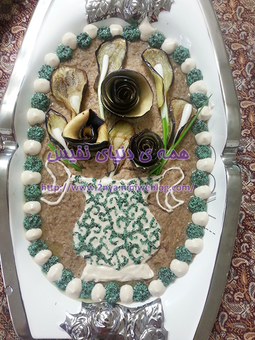 تزئین حلیم بادمجان بشکل گلدان گل رز و شیپوری