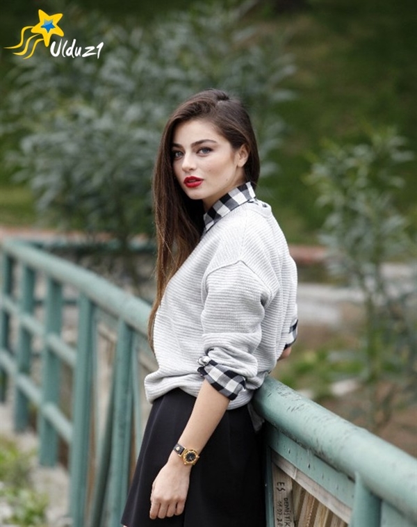 http://s6.picofile.com/file/8228580242/ayca_aysin_turan_1363083.jpg