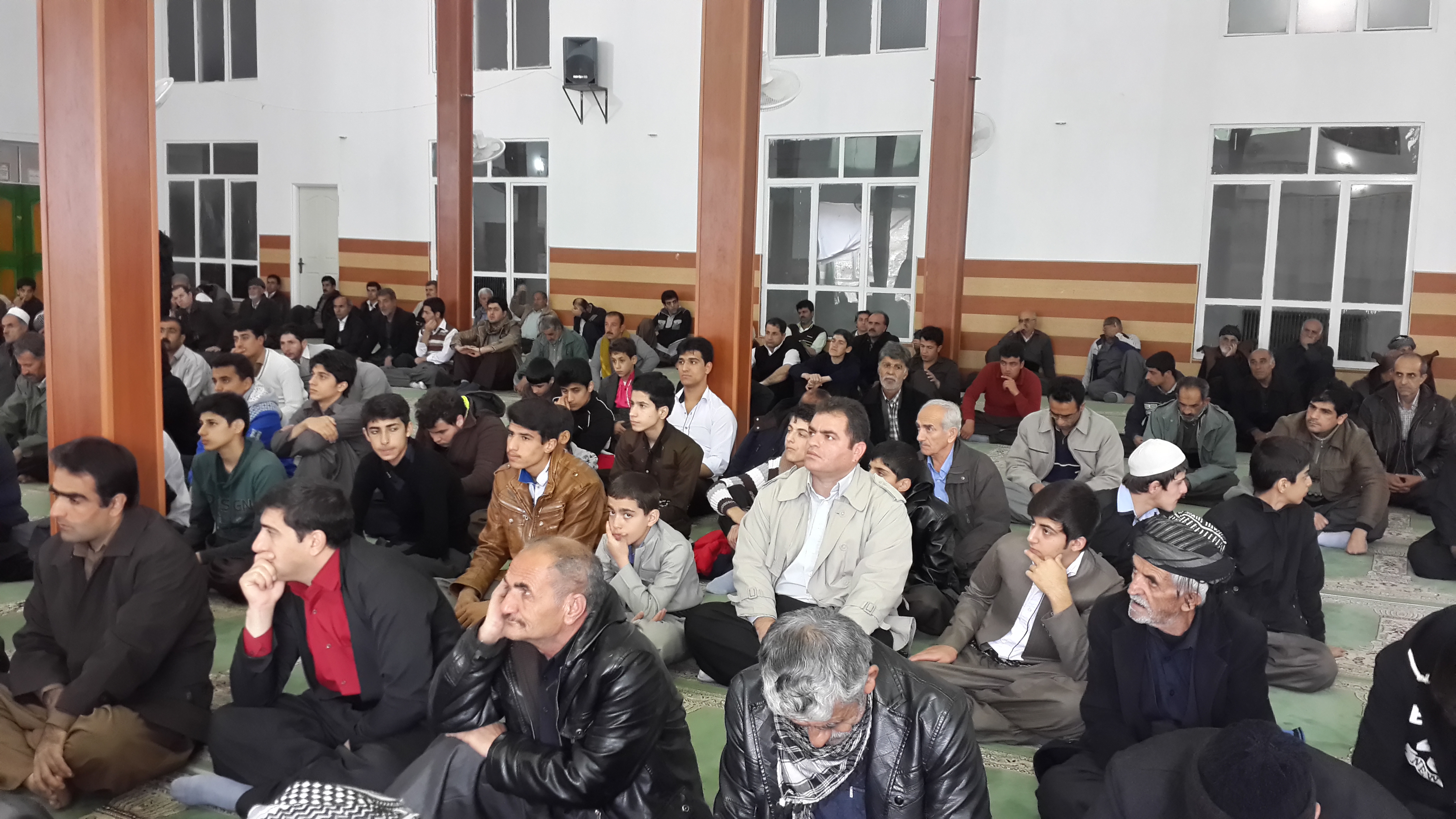شرکت دانش آموزان در نماز جمعه