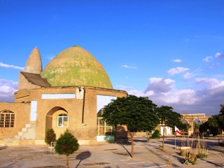 زیارتگاه خاندان قنبر در دهباف نیشابور