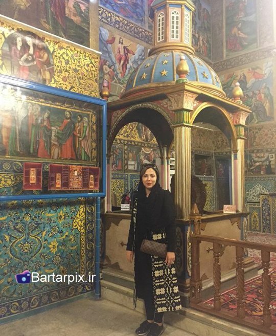 http://s6.picofile.com/file/8229645984/www_bartarpix_ir_leila_otadi_day_94_7_.jpg