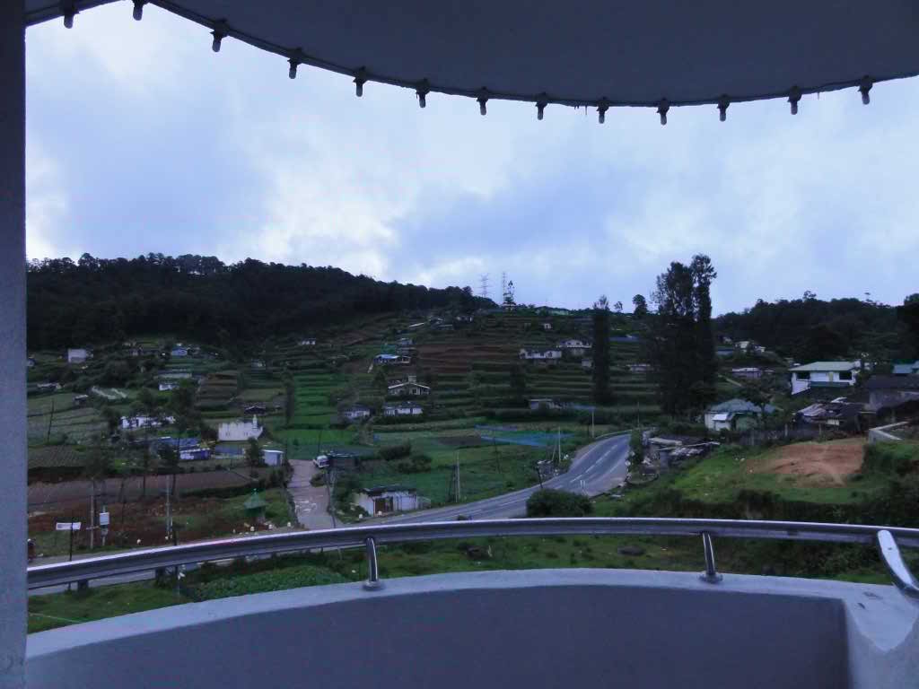 http://s6.picofile.com/file/8230950584/720.jpg