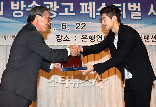 [Photos+Vid] Kim Hyun Joong Media Photos @ MTN TV Commercial Award Ceremony [11.06.22]