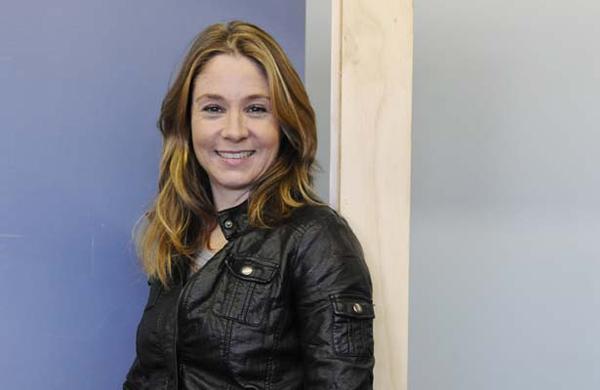 http://s6.picofile.com/file/8231690526/Megan_Follows_2.jpg