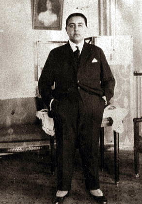 احمد شاه در پاریس. (حوالی 1925)