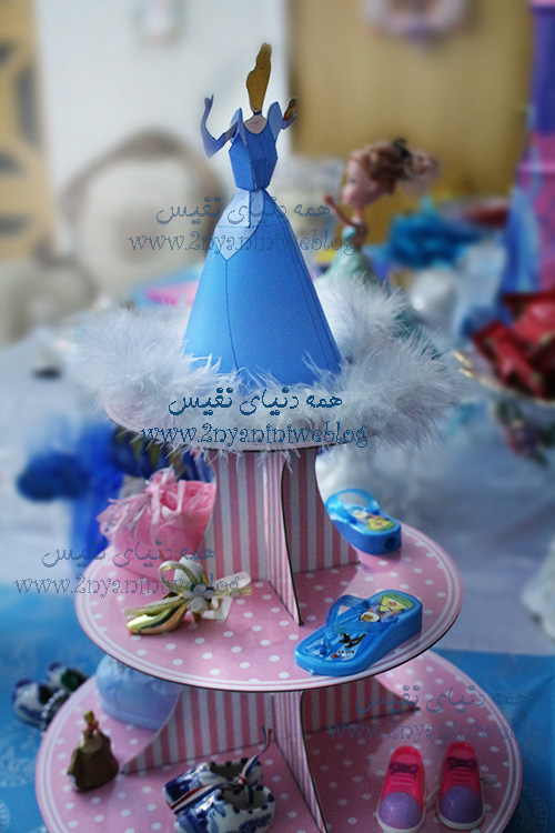  blue cinderella theme party happy footprint birthday helma 17month's ماکت سه بعدی گیفت مقوایی سیندرلا جشن قدم جشن تاتی حلما 17ماهگی اولین قدم مبارک تم تولد سیندرلا لباس آبی 