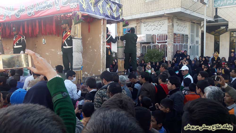 http://s6.picofile.com/file/8233925584/eshteghbal_az_shohadaye_Gomnam_10_.jpg