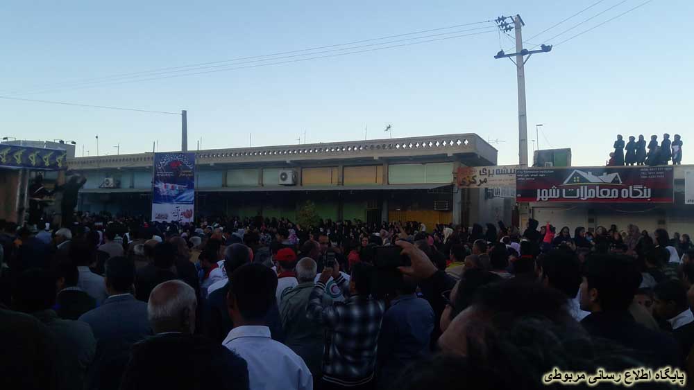 http://s6.picofile.com/file/8233925700/eshteghbal_az_shohadaye_Gomnam_17_.jpg